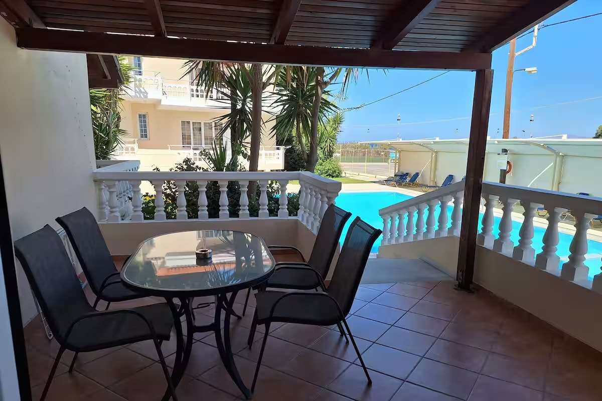 Perla Beach Hotel