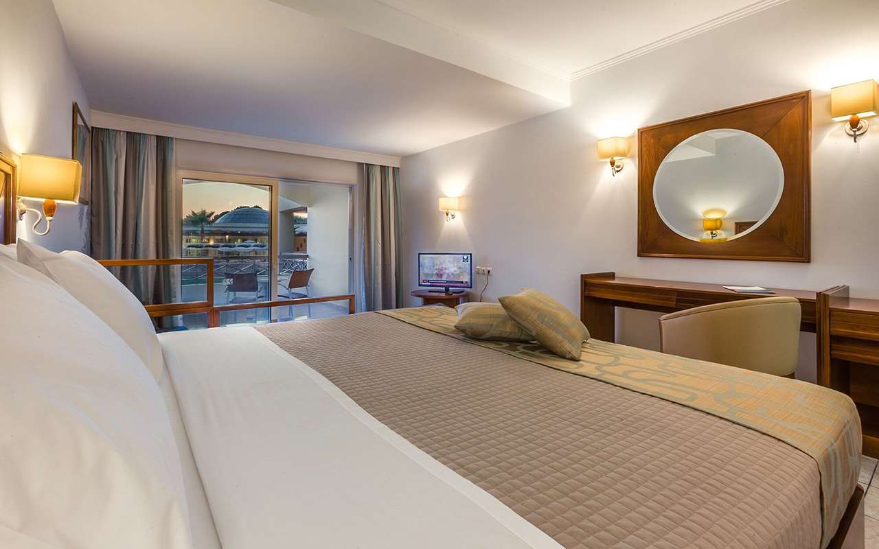 Kipriotis Maris Suites Hotel