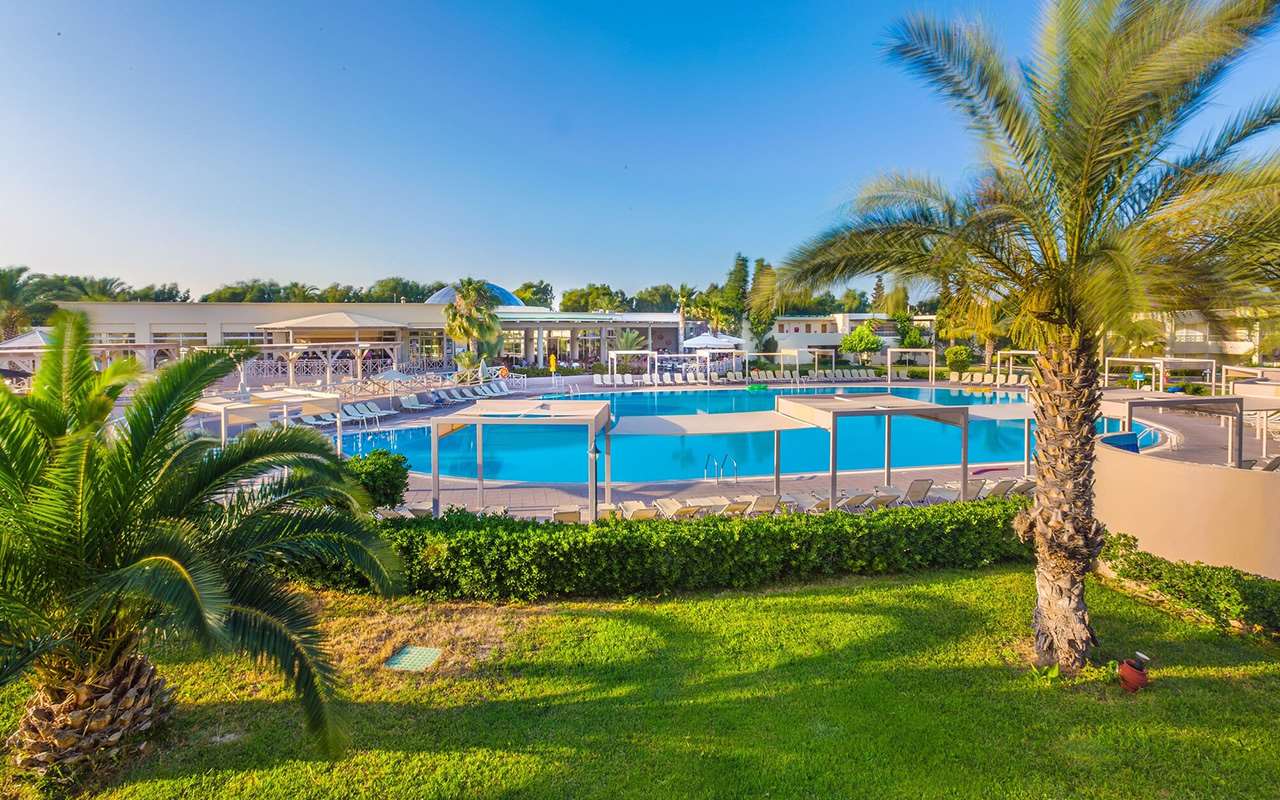 Kipriotis Maris Suites Hotel