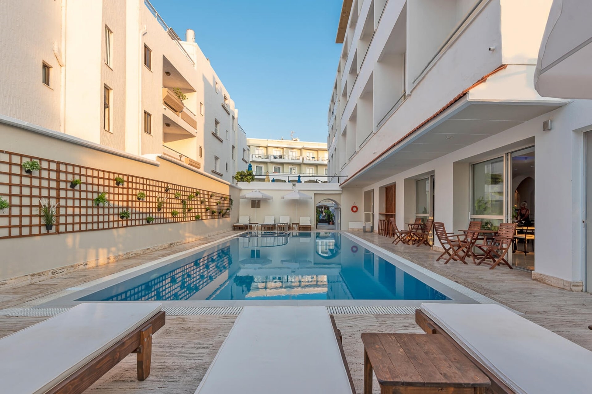 Zephyros Hotel
