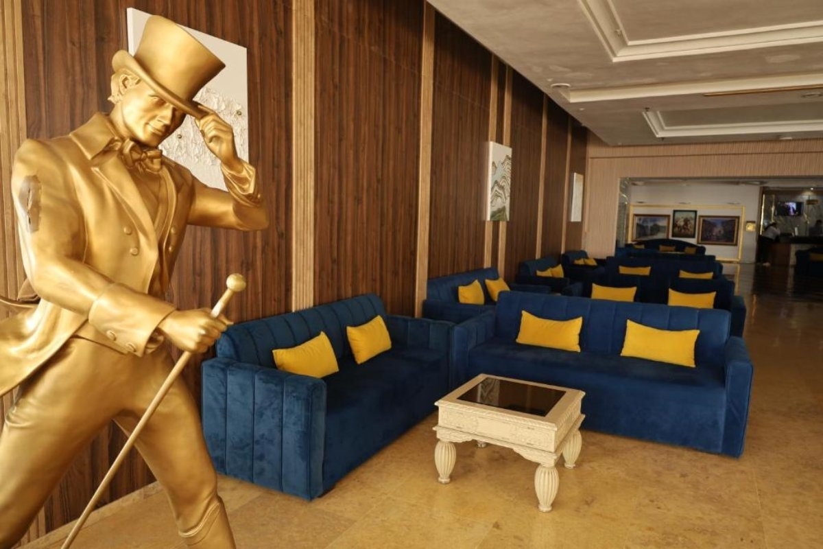 Royal Mirage
