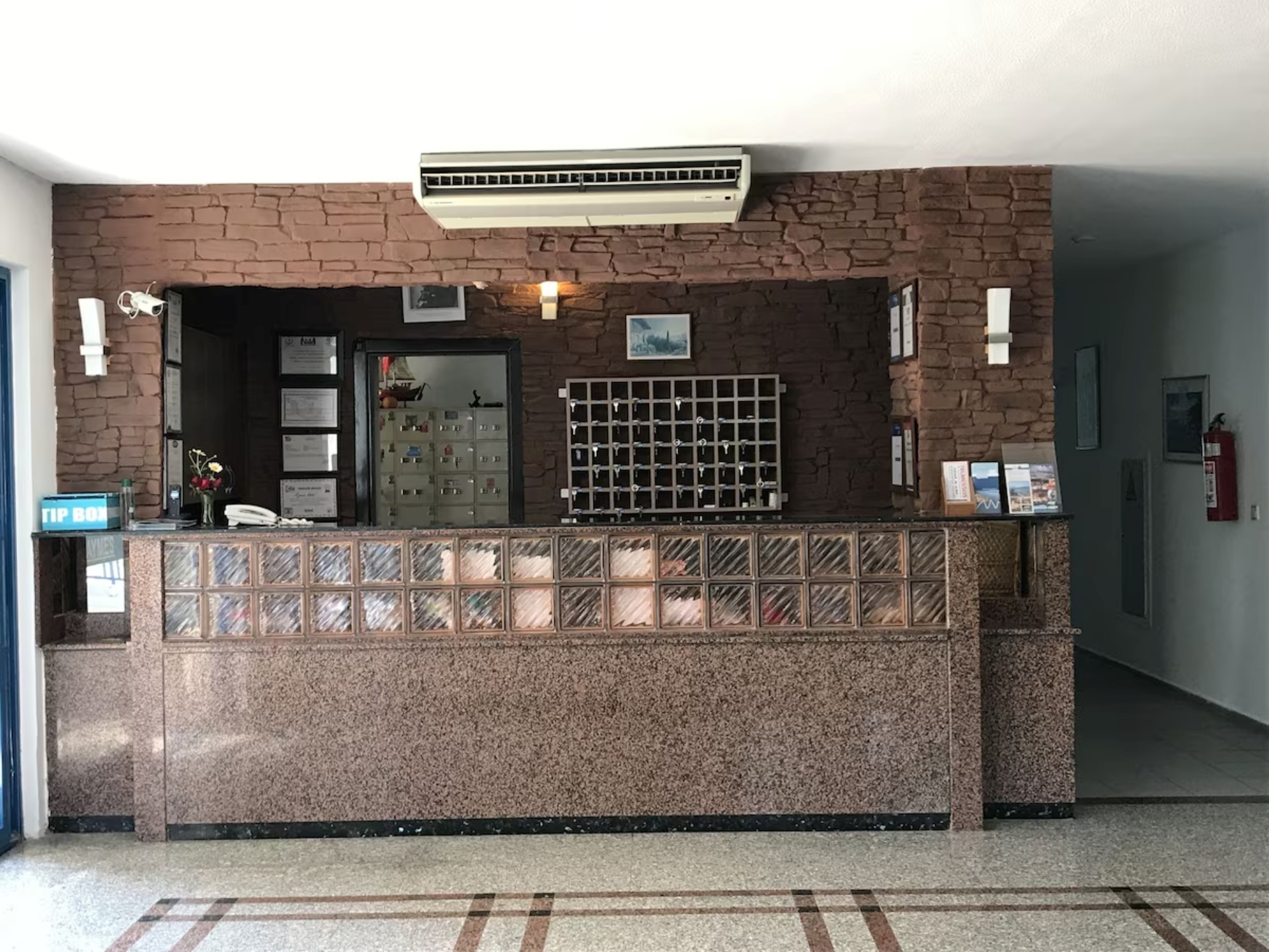 Aymes Hotel