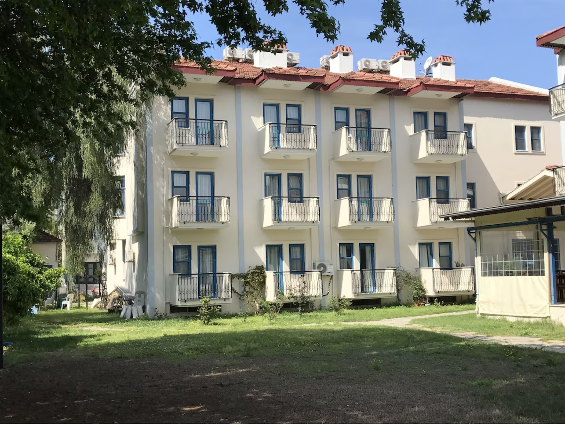 Aymes Hotel