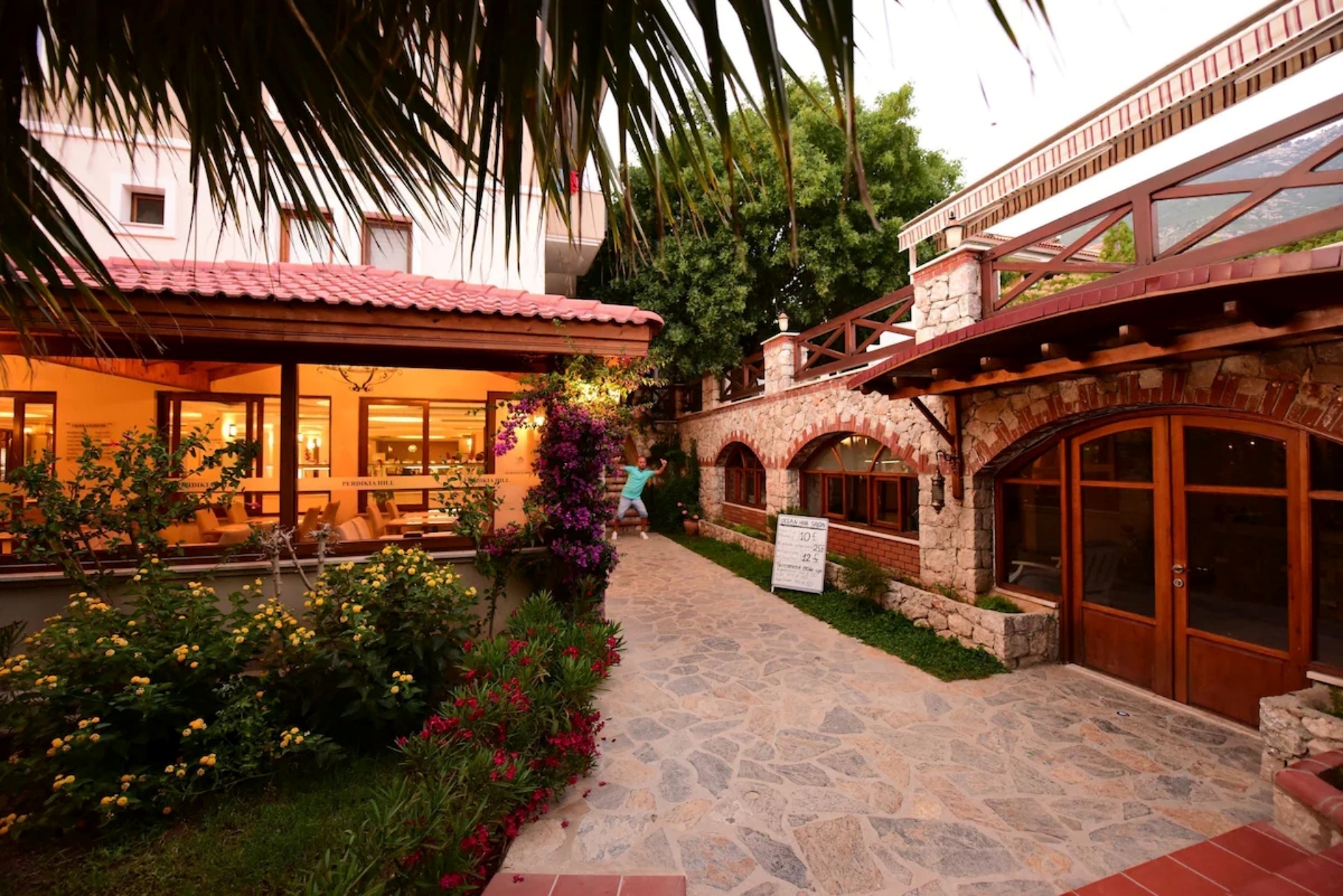 Perdikia Hill Family Resort