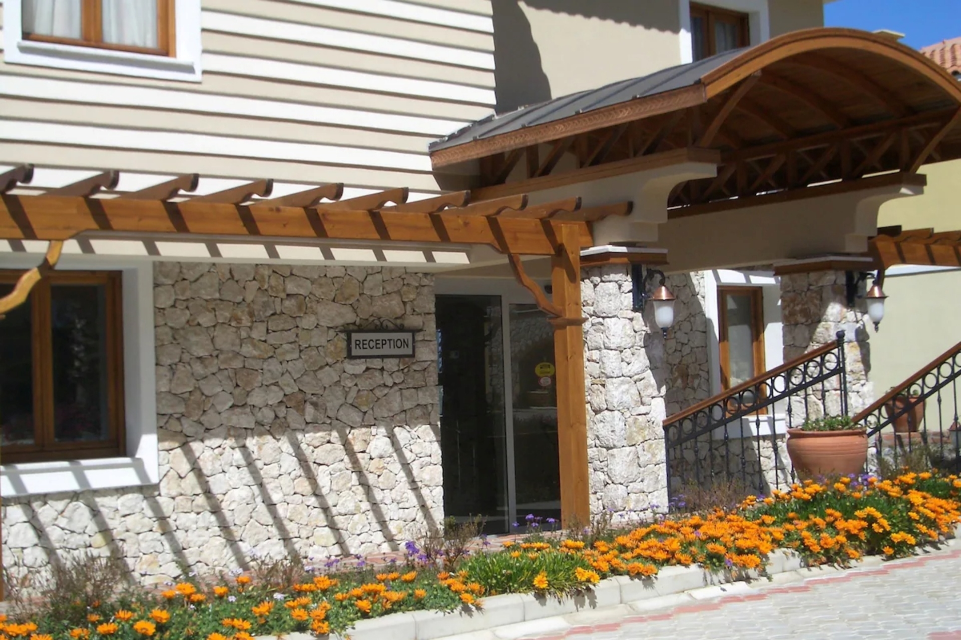 Perdikia Hill Family Resort