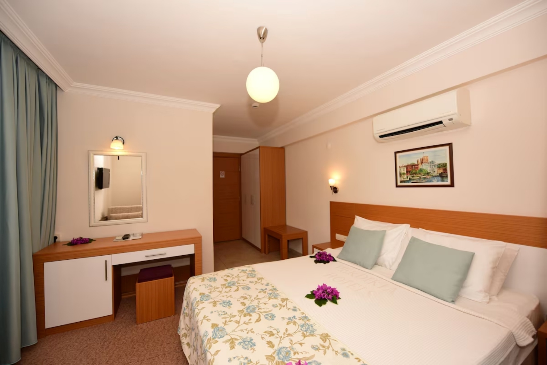 Perdikia Hill Family Resort