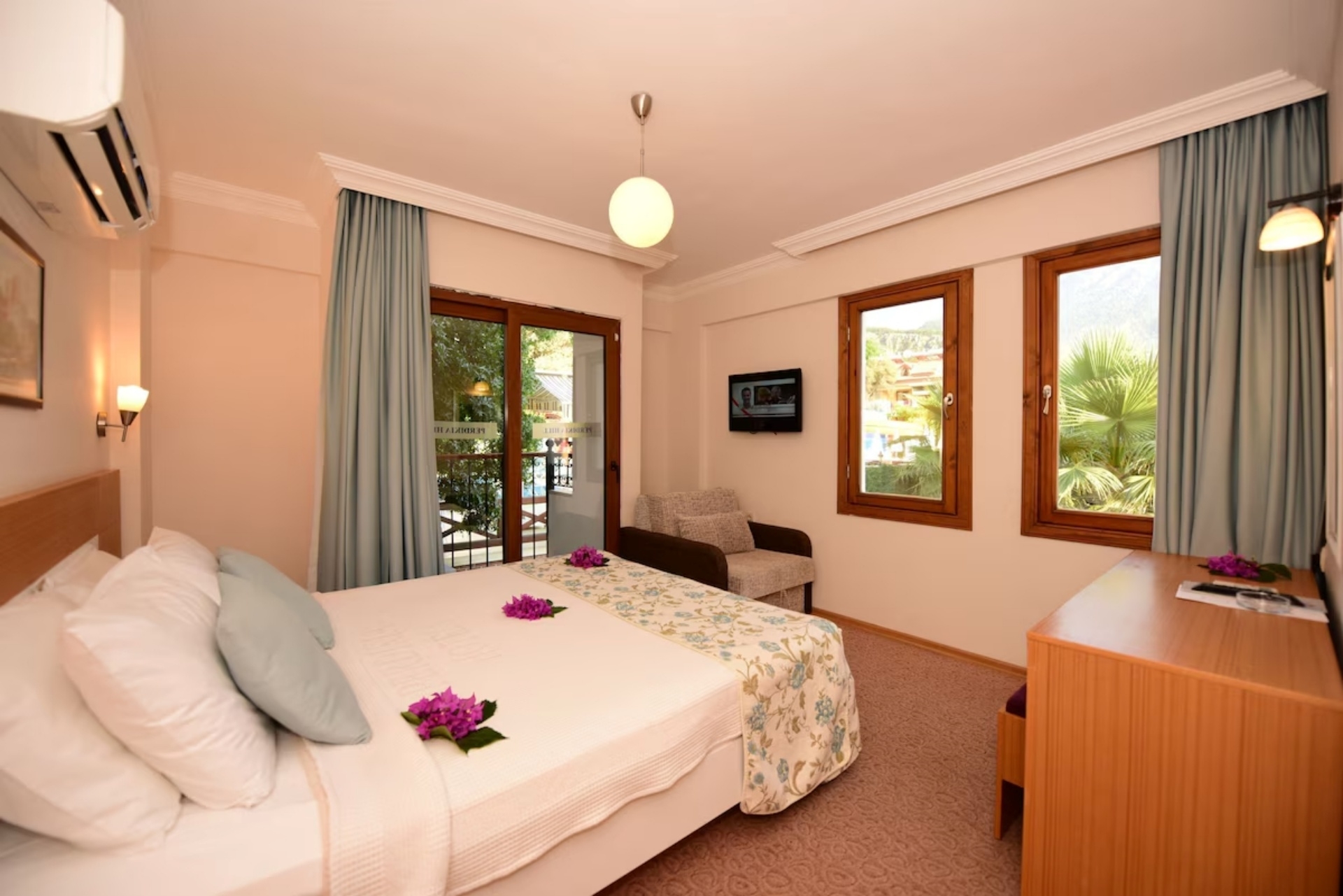 Perdikia Hill Family Resort