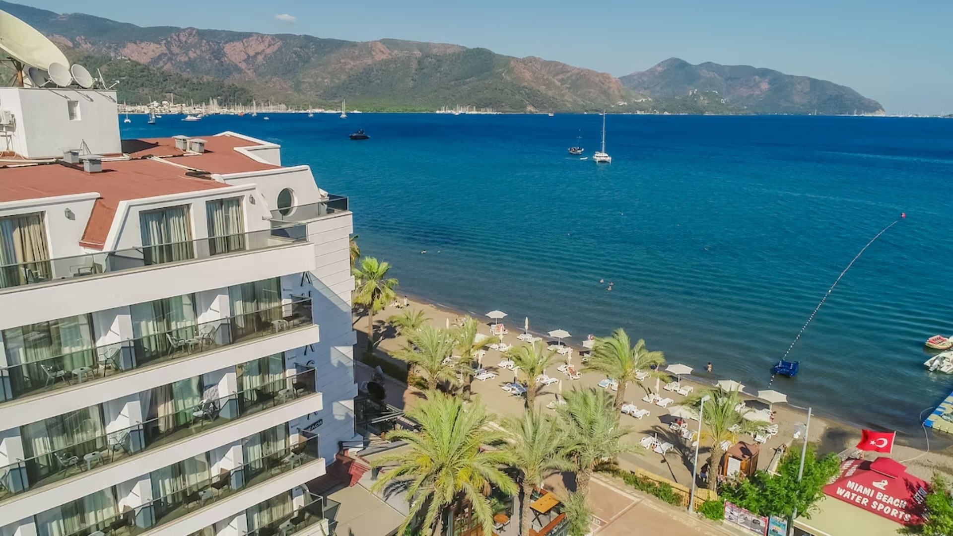 Aurasia Beach Hotel