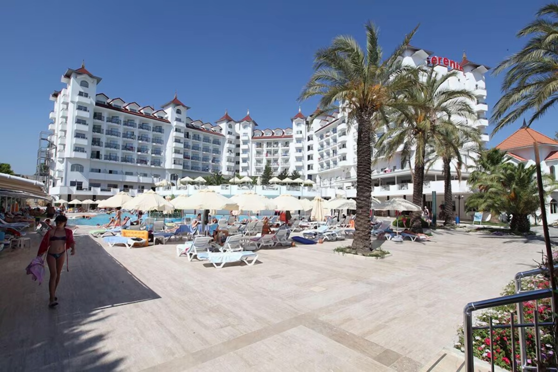 Serenis Hotel