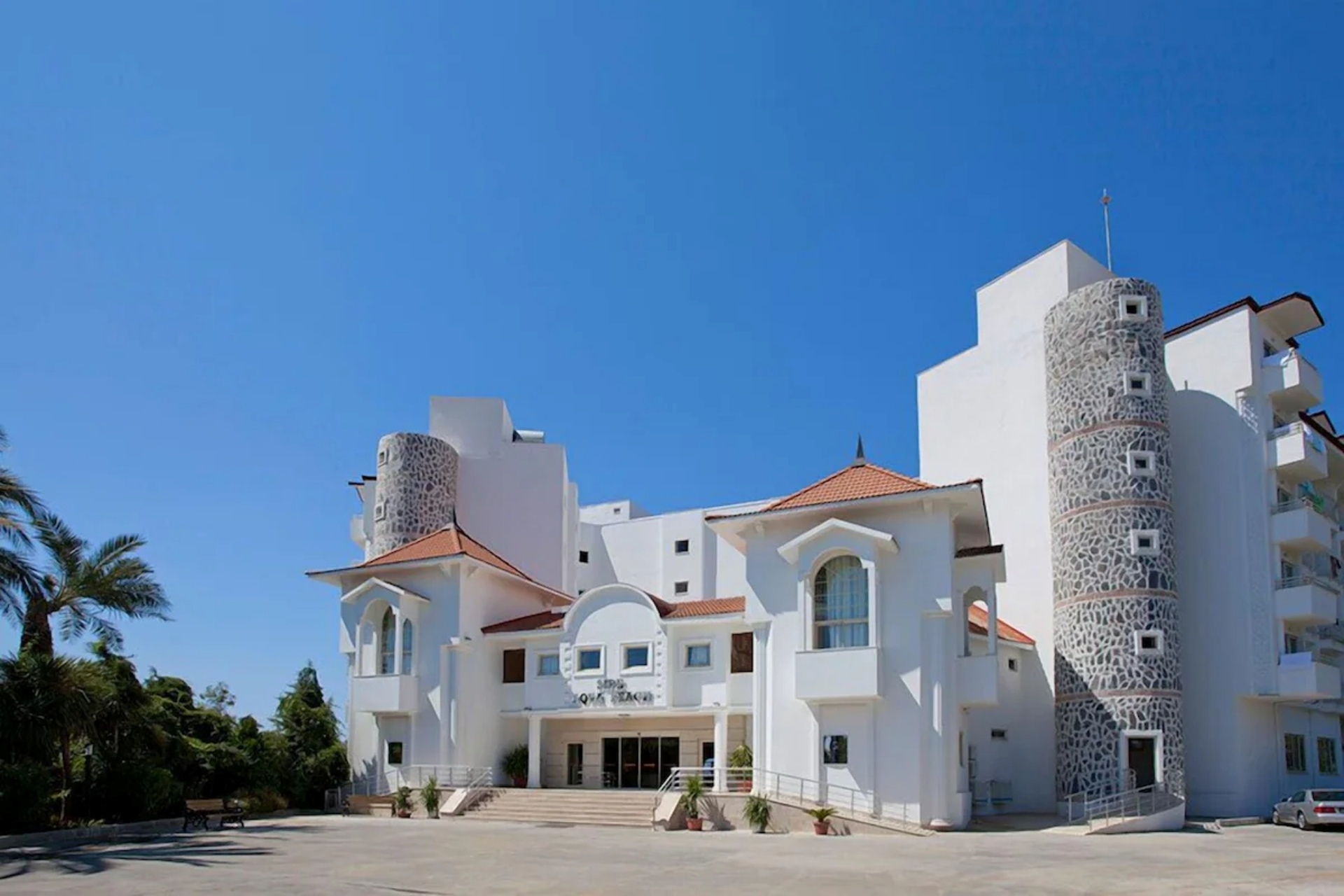 Serenis Hotel