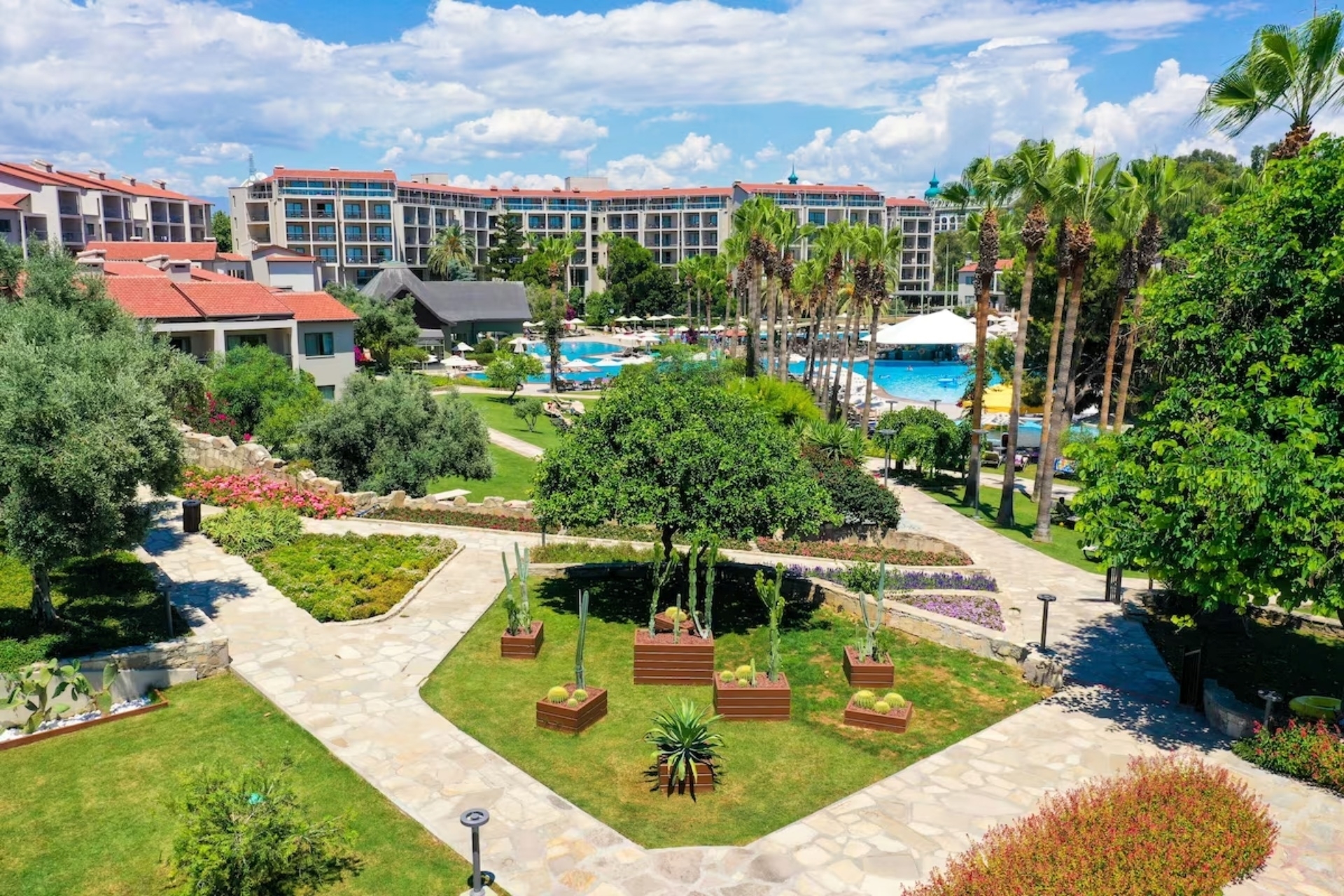 Arum Barut Collection