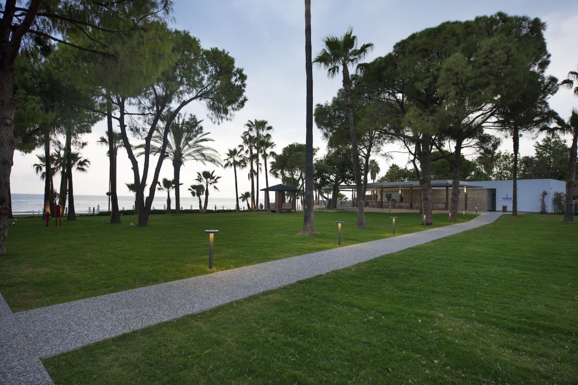 Acanthus & Cennet Barut Collection