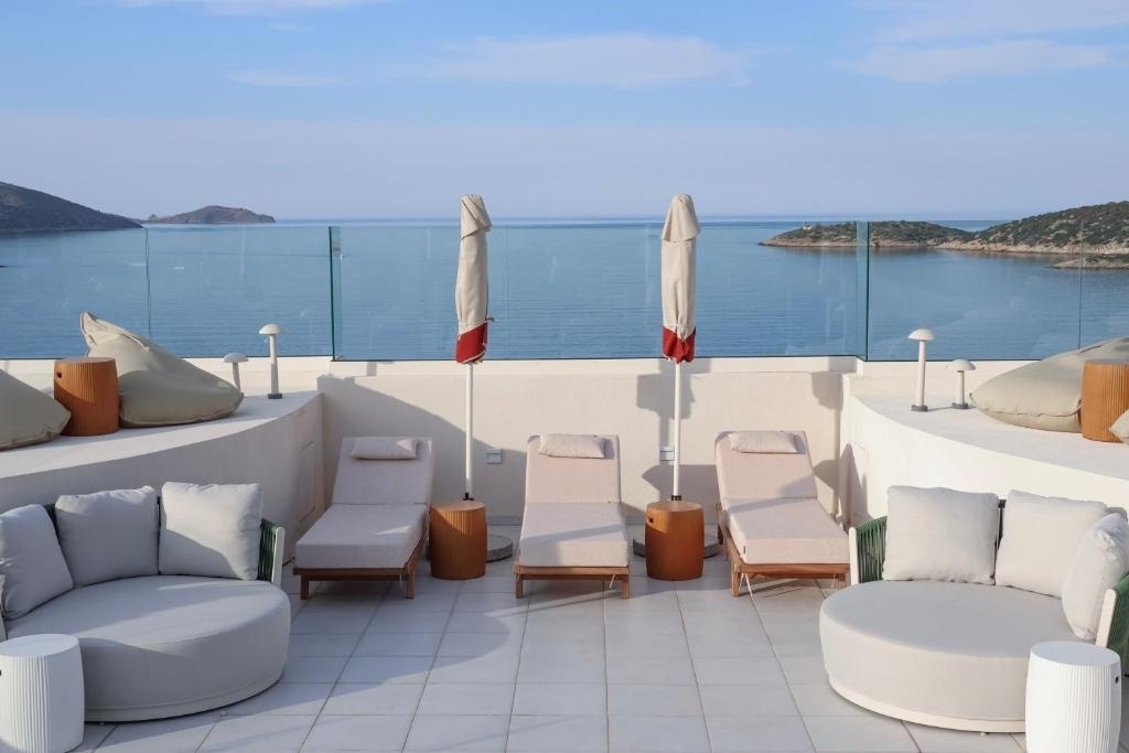 Mistral Bay