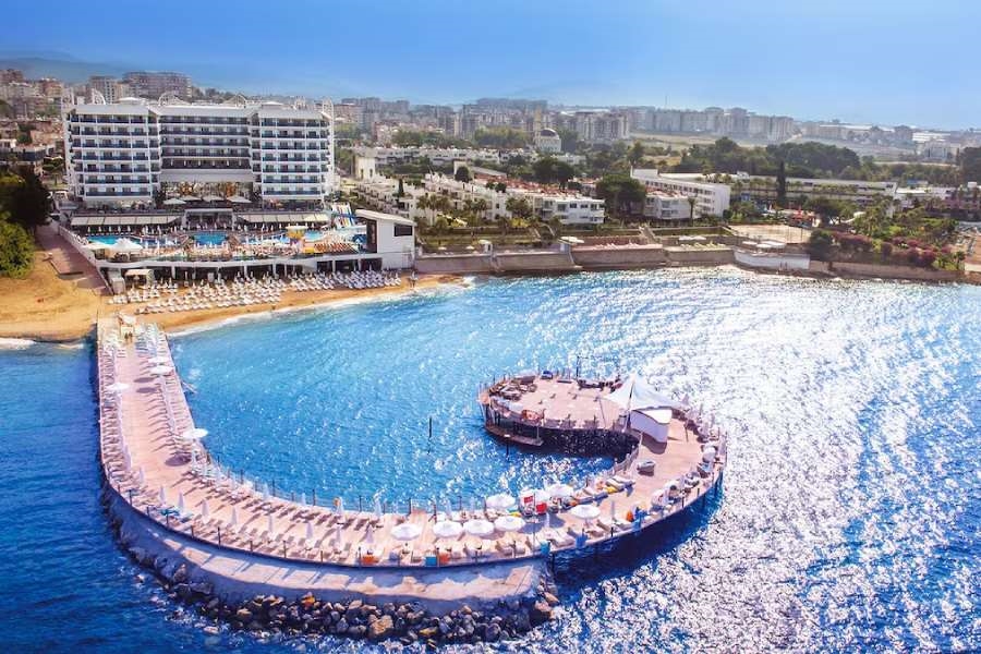 Azura Deluxe Resort & Spa