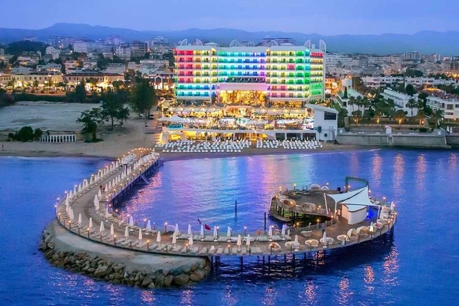 Azura Deluxe Resort & Spa